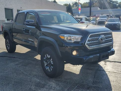Used 2017 Toyota Tacoma TRD Off-Road w/ Tow Package (A/T) AWD/4WD image 4