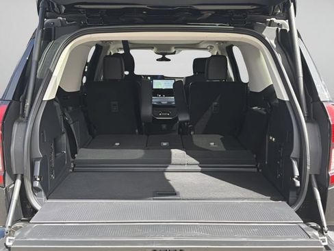 Used 2025 Ford Expedition Platinum AWD/4WD image 37