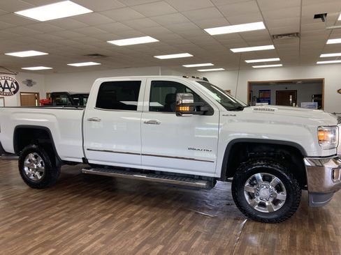 Used 2019 GMC Sierra 2500 SLT w/ Duramax Plus Package AWD/4WD image 5