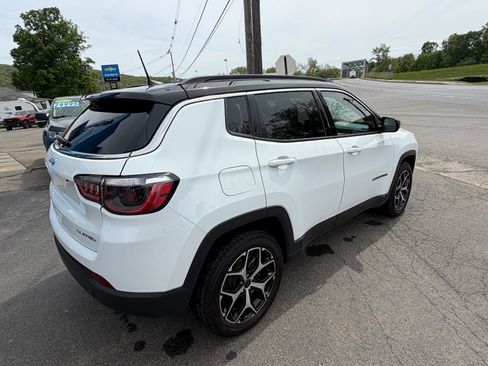Used 2025 Jeep Compass Limited AWD/4WD image 9