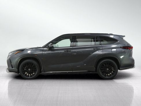 Used 2025 Toyota Highlander XSE AWD/4WD image 3