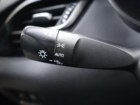 Used 2018 Toyota C-HR XLE FWD image 15