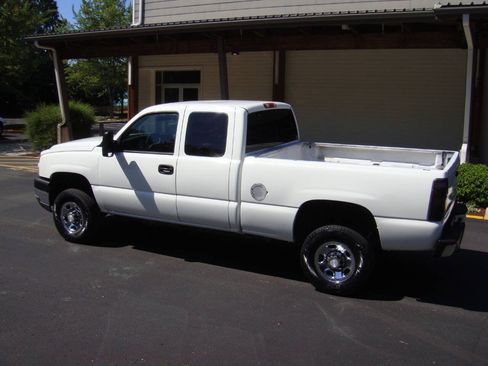Used 2005 Chevrolet Silverado 2500 LT RWD image 8