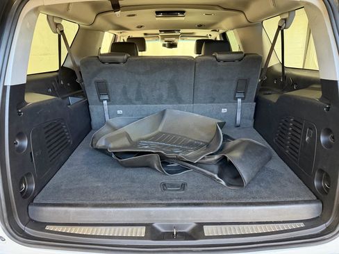 Used 2015 Chevrolet Suburban LT image 19