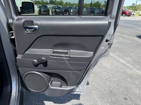 Used 2014 Jeep Patriot Sport w/ Southwest Package image 18