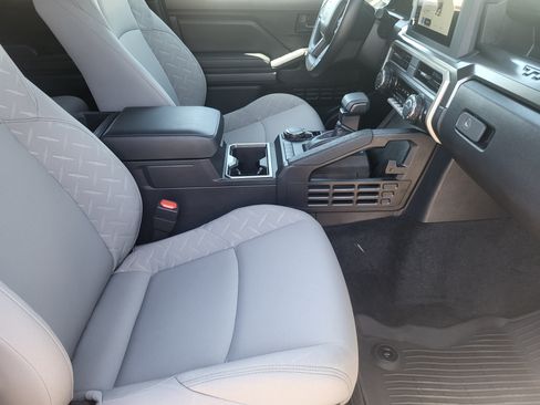 Certified 2025 Toyota Tacoma SR5 AWD/4WD image 11