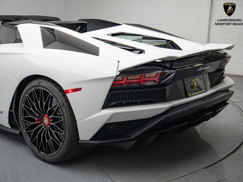Used 2019 Lamborghini Aventador S image 17