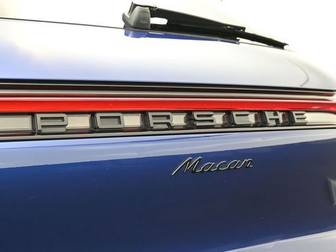 Certified 2025 Porsche Macan image 14