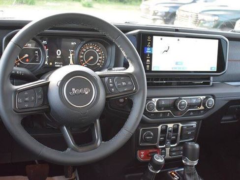 Used 2026 Jeep Wrangler Unlimited Rubicon AWD/4WD image 23