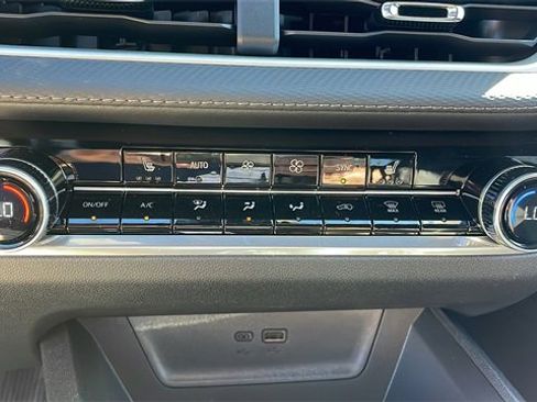 New 2026 Chevrolet Equinox LT w/ Convenience Package II image 18