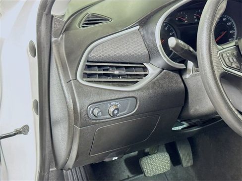 Used 2024 Chevrolet Malibu LT image 8