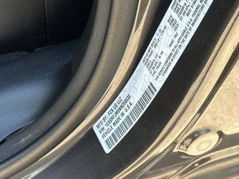 Used 2022 RAM 1500 Laramie AWD/4WD image 54