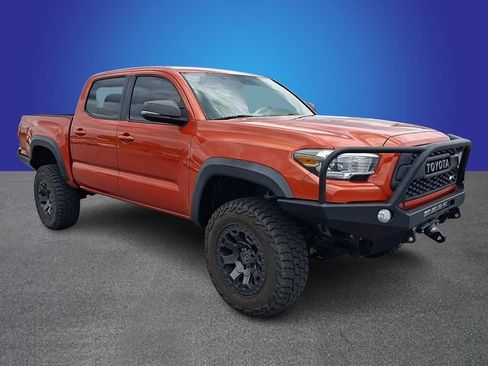Used 2017 Toyota Tacoma TRD Off-Road w/ Tow Package AWD/4WD image 3
