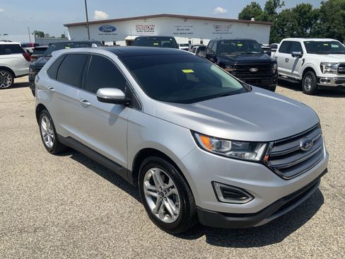 Used 2017 Ford Edge Titanium w/ Equipment Group 301A AWD/4WD image 2