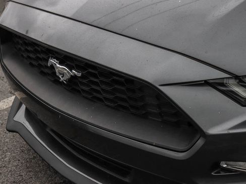 Used 2018 Ford Mustang Coupe RWD image 3