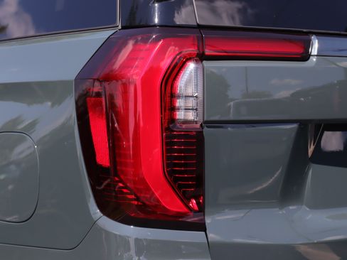 Used 2026 GMC Yukon AT4 AWD/4WD image 32