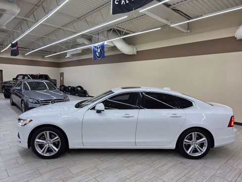 Used 2017 Volvo S90 T5 Momentum w/ Vision Package FWD image 9