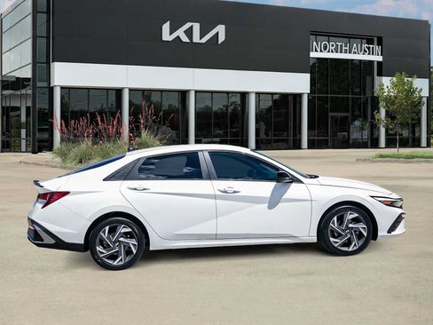 Used 2025 Hyundai Elantra Sport FWD image 6