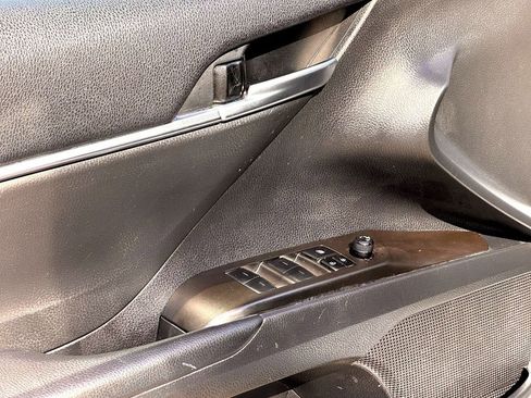 Used 2024 Toyota Camry SE w/ Convenience Package image 9