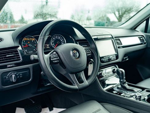Used 2014 Volkswagen Touareg Sport AWD/4WD image 15