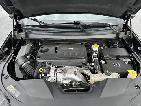 Used 2020 Jeep Cherokee Limited AWD/4WD image 19