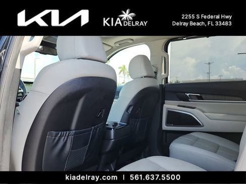 Used 2024 Kia Telluride EX w/ EX Captain's Chair Package FWD image 15