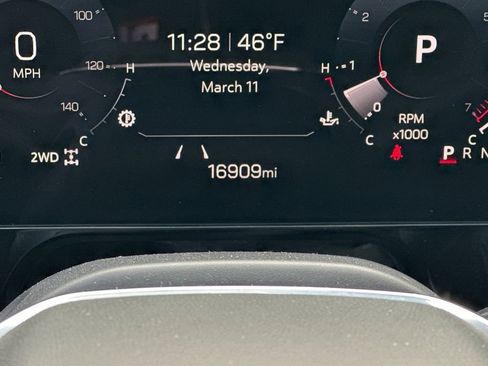 Used 2025 GMC Yukon Denali image 28