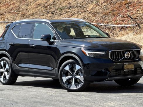 New 2025 Volvo XC40 B5 Core w/ Protection Package Premier image 2