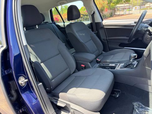 Used 2017 Volkswagen e-Golf SE FWD image 23