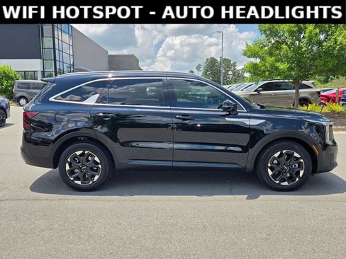 Used 2025 Kia Sorento S w/ Panoramic Sunroof Package FWD image 8