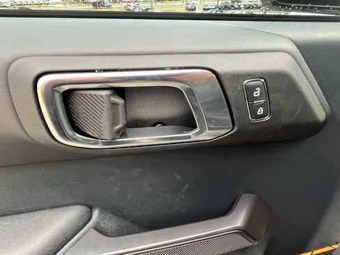 Used 2024 Ford Bronco Badlands image 15