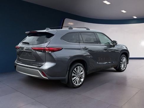 Used 2023 Toyota Highlander Platinum AWD/4WD image 5