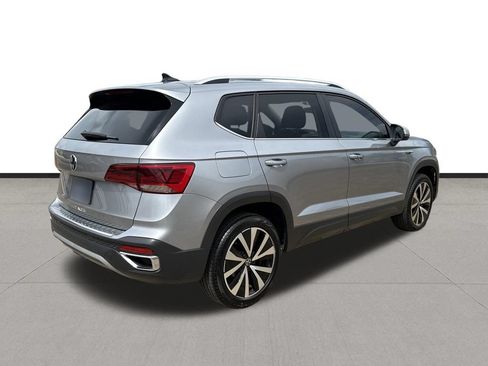 Used 2024 Volkswagen Taos SE FWD image 5