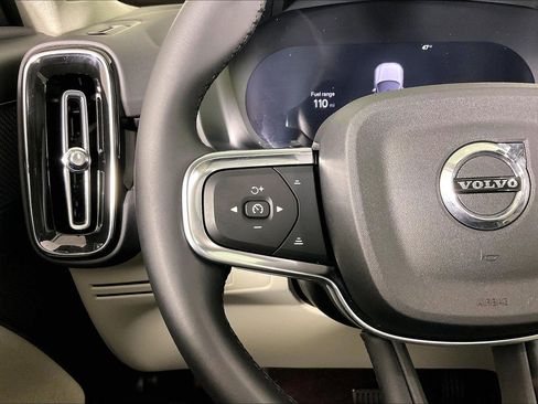 Used 2025 Volvo XC40 B5 Plus w/ Protection Package Premier AWD/4WD image 18