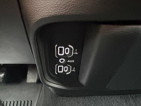 Used 2025 RAM 1500 Big Horn AWD/4WD image 25