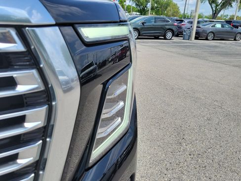 Used 2026 GMC Yukon Denali w/ Denali Reserve Package AWD/4WD image 3