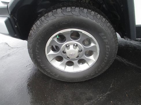 Used 2011 Toyota FJ Cruiser 4WD w/ Convenience Pkg image 14