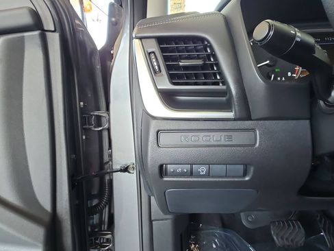 Used 2024 Nissan Rogue S FWD image 18