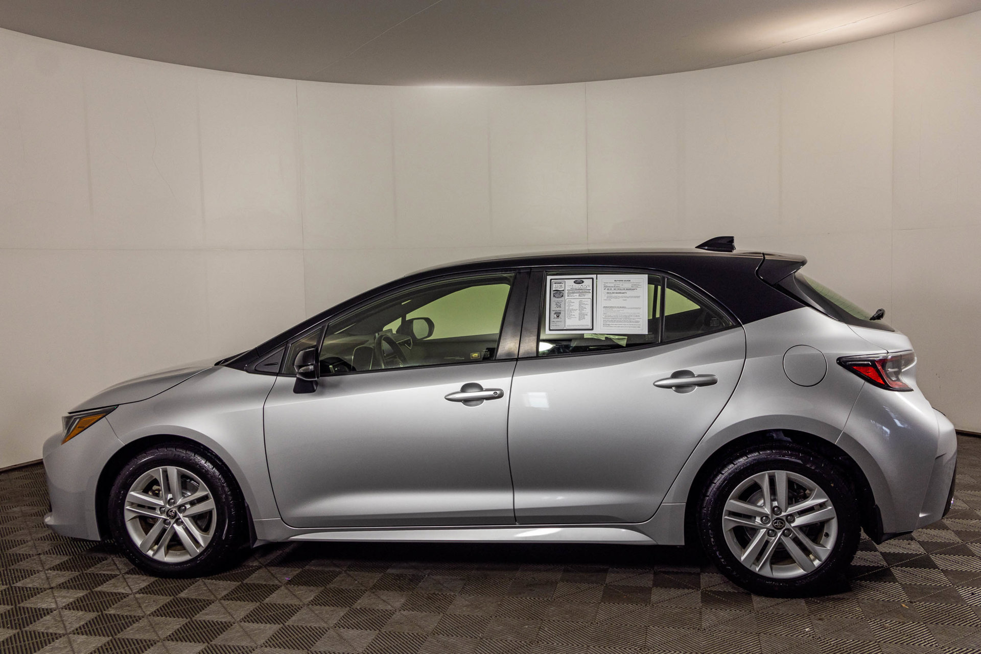 Used 2021 Toyota Corolla SE w/ Carpet Mat Package (TMS) FWD image 17