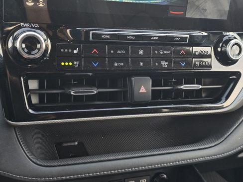 Used 2022 Toyota Highlander Platinum AWD/4WD image 21