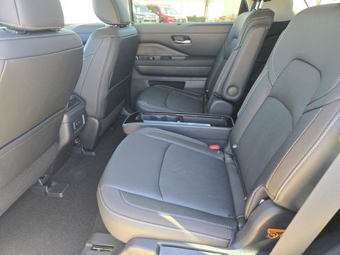New 2026 Nissan Pathfinder SL image 13
