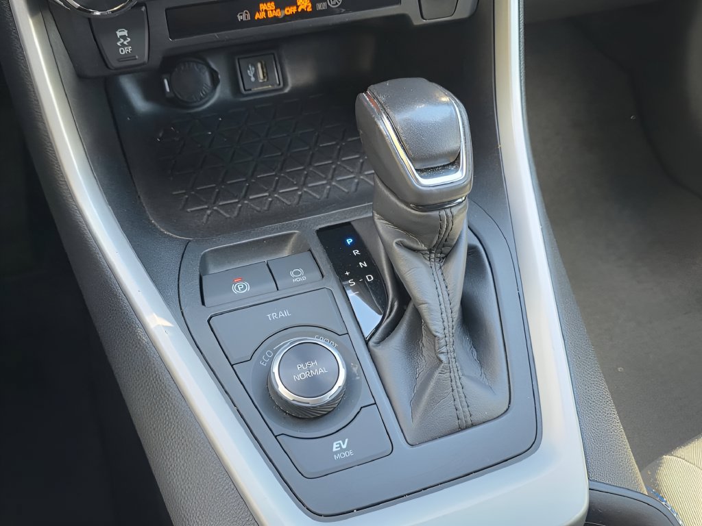 Used 2024 Toyota RAV4 SE AWD/4WD image 18