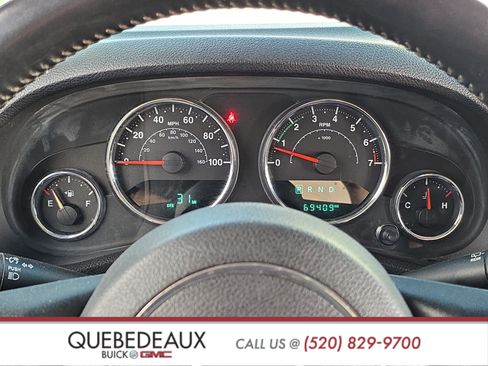 Used 2015 Jeep Wrangler Unlimited Sahara w/ Max Tow Package AWD/4WD image 15