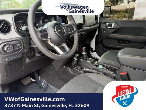Used 2024 Jeep Wrangler Unlimited Sahara AWD/4WD image 21