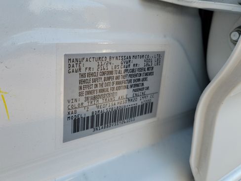 Certified 2025 Nissan Sentra SR w/ SR Premium Package image 31