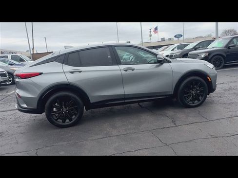 Used 2024 Buick Envista Sport Touring w/ Convenience I Package image 9