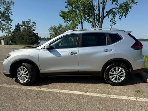 Used 2018 Nissan Rogue SV FWD image 8