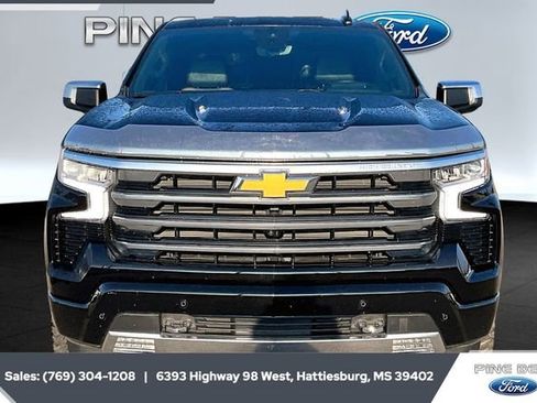 Used 2023 Chevrolet Silverado 1500 High Country w/ High Country Premium Package image 3