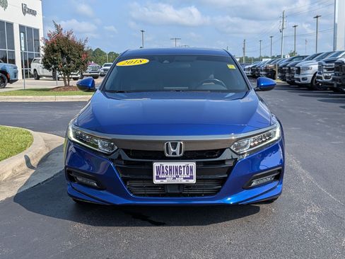 Used 2018 Honda Accord Sport image 2
