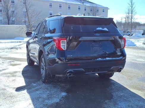 Used 2022 Ford Explorer XLT w/ Equipment Group 202A image 6